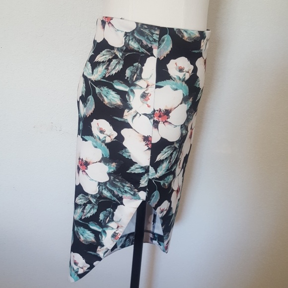Jealous Tomatoe | Floral Skirt | Medium - Picture 4 of 6